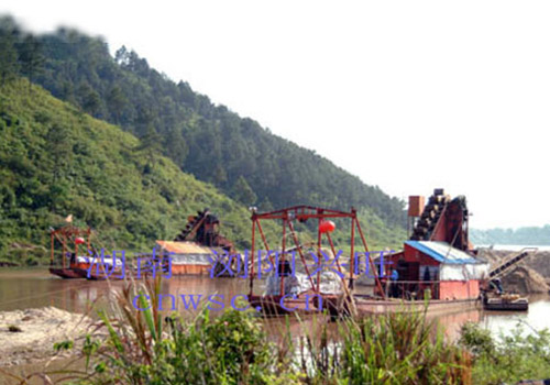 挖鐵砂、挖金兩用船